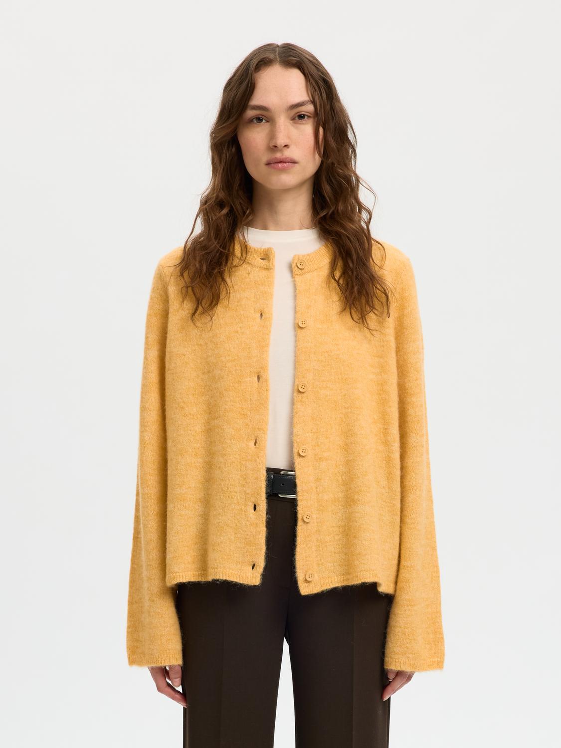 model_shot-front